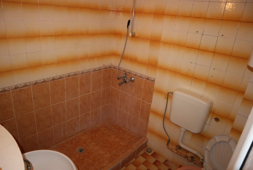 Тристаен апартамент Несебър баня