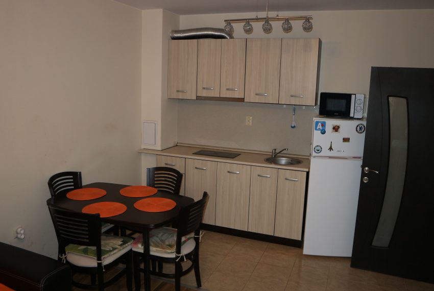 Двустаен апартамент в Равда кухня