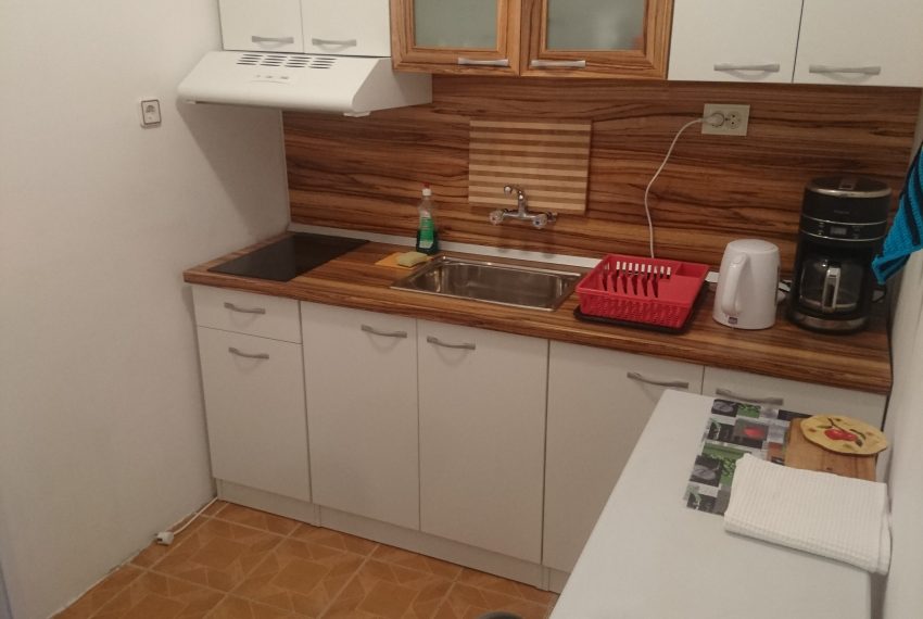 Тристаен апартамент в Несебър без такса кухня
