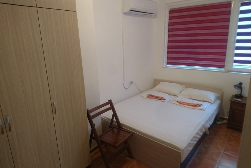 Тристаен апартамент в Несебър без такса спалня